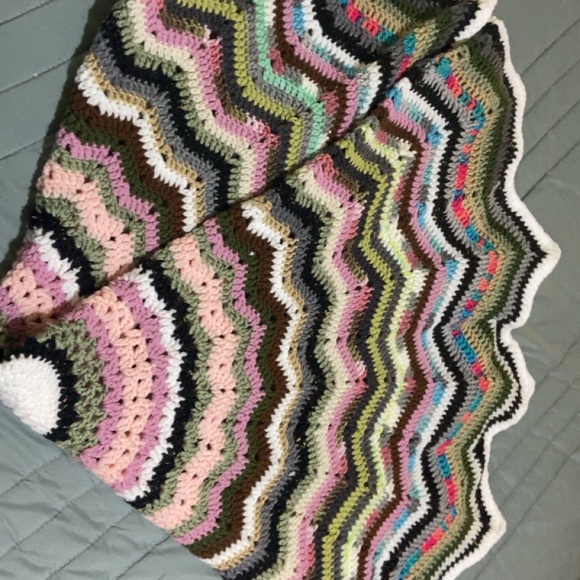 Multicolor Crochet Blanket Hand Made - Picture 4 of 6